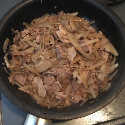 我が家はささがき牛蒡の冷食が‼︎牛でなく豚こまと挽肉の残りで見事な一品に‼︎おろしニンニクを入れるのは斬新でした〜いつも生姜でした。リピ決定‼︎